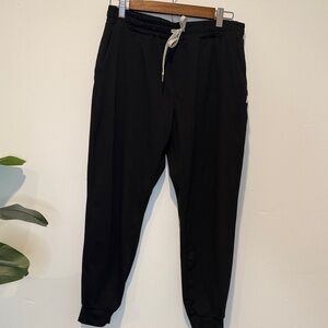 Vuori Women’s Black Jogger Pants w/ pockets & elastic drawstring waist. Medium.